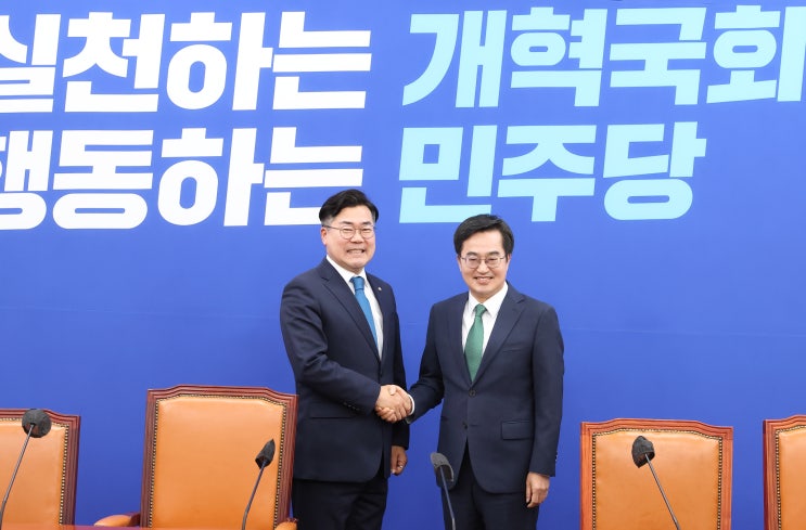 김동연, <b>박찬대</b> 민주당 원내대표 만나 ‘<b>경제</b> 3법’ 협조 요청