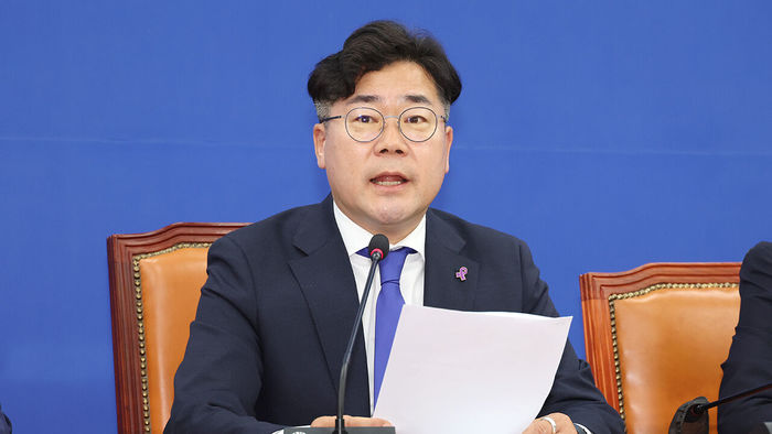 民, 與에 '법대로 원구성' 압박...<b>박찬대</b> "18개 상임위원장... 