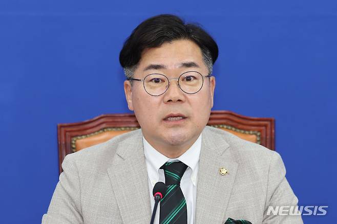 <b>박찬대</b>, '윤 통화' 해명에 "합법적이라면 왜 오리발 내밀었나... 