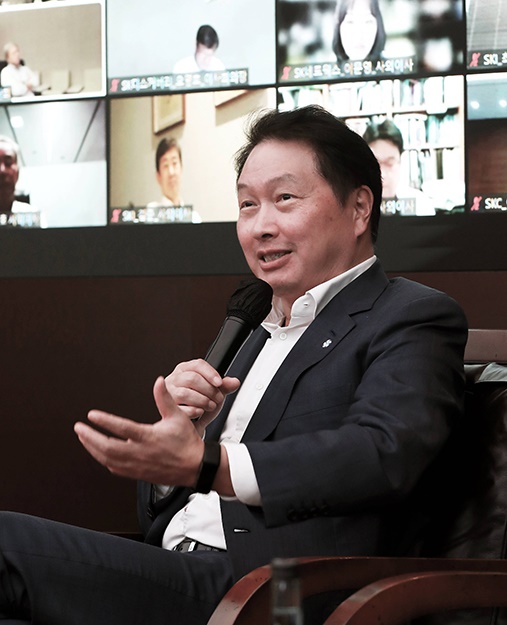  SK그룹 최태원 회장, 계열사 CEO 긴급 소집