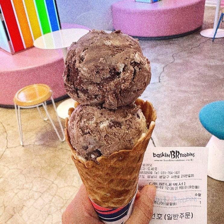 배스킨라빈스 아몬드봉봉과 엄마는 외계인이 만났다 6월 이달의 맛 신메뉴 우주라이크봉봉 먹어본 리뷰.