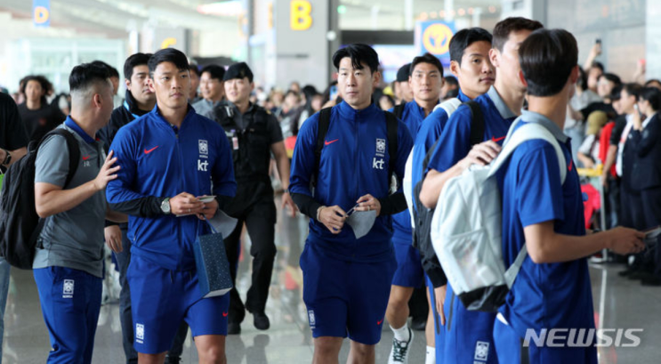 북중미 월드컵 예선위해 한국 축구대표팀 싱가포르 출국, 김도훈호 새로운 도전 북중미 월드컵 예선위해 한국 축구대표팀 싱가포르 출국, 김도훈호 새로운 도전