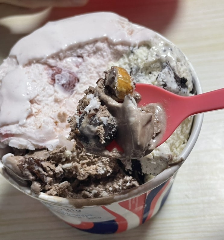  배스킨라빈스 6월 이달의맛 우주라이크봉봉 솔직 후기
