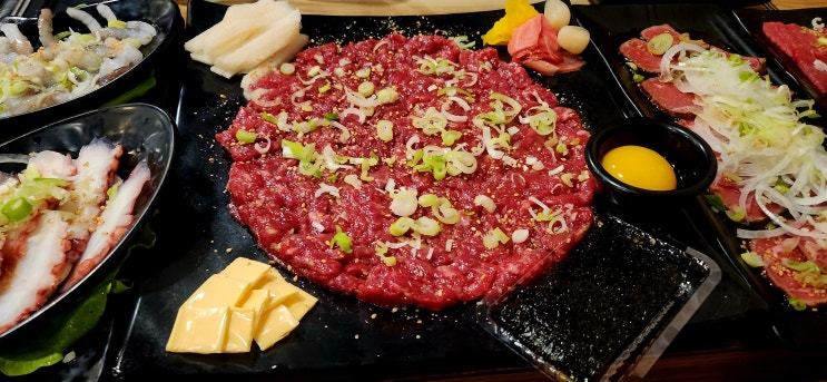  창원 중앙동 술집 육해한홍군 육회 맛집