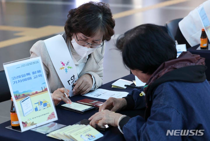 자식 키우고 부모 부양한 60년대생…정작 본인은 '고독사' 걱정 자식 키우고 부모 부양한 60년대생…정작 본인은 '고독사' 걱정
