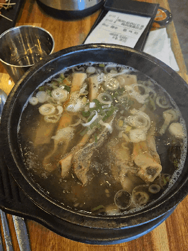 부모님이랑 먹은 농장사람들 보라매역점, 영양왕갈비탕, 불고기 냉면, 육회 낙지탕탕이 부모님이랑 먹은 농장사람들 보라매역점, 영양왕갈비탕, 불고기 냉면, 육회 낙지탕탕이
