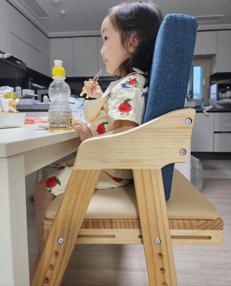  유아 의자 :) 디홀릭 피노키오 어린이 식탁의자 세돌 아기 후기.