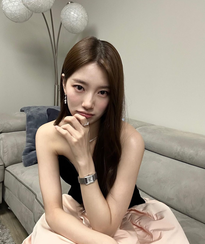  30대 여자 명품 브랜드 손목 메탈 시계로 독특한 스퀘어 디자인의 블링한 론진 여성 돌체 비타 추천 w. 수지