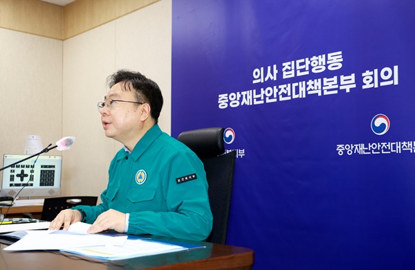<b>정부</b> "전공들이 제출한 <b>사직서</b> 수리 허용…복귀 <b>전공의</b>는... 