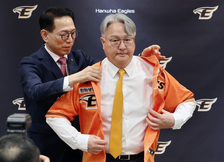 <b>한화</b> 이글스 김경문 감독이 기존 <b>코칭스태프</b>를 건드리지 않은... 