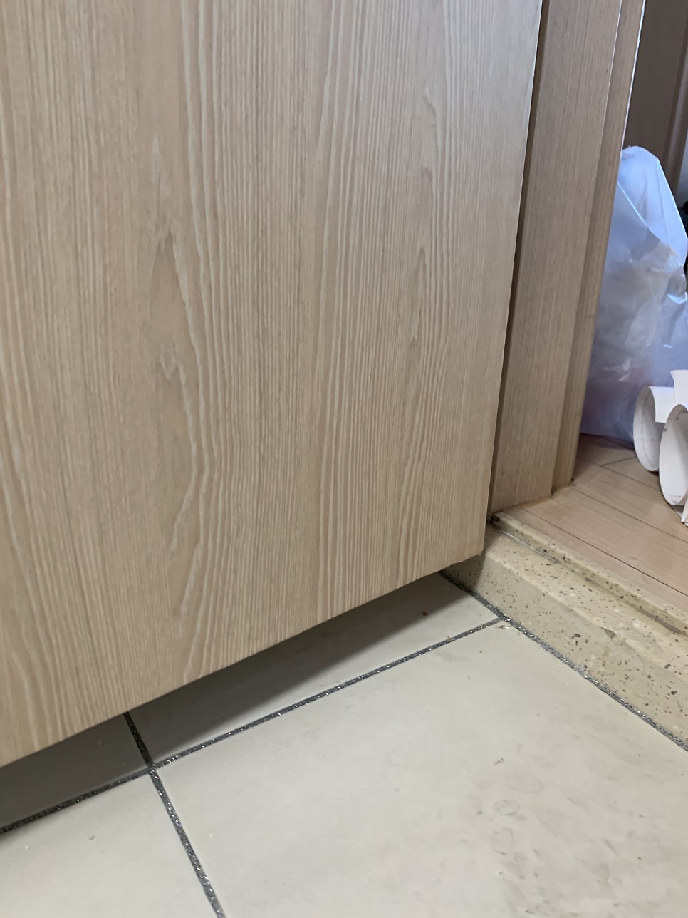 화장실문시트지 들뜬곳복원가능