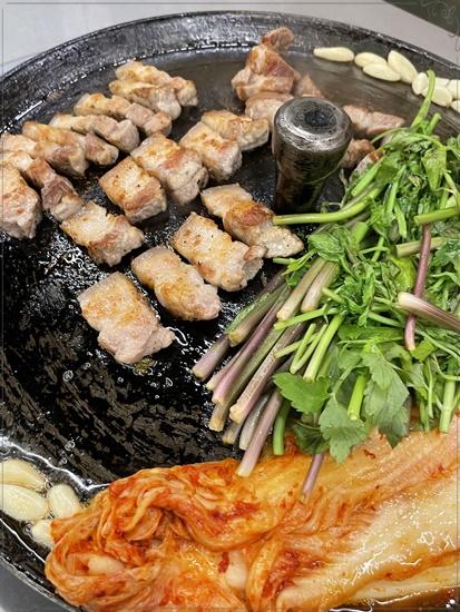  마곡역 맛집 목구멍 마곡점 육즙 가득 미나리 솥뚜껑 삼겹살 발산역 음식점 그릴링 서비스