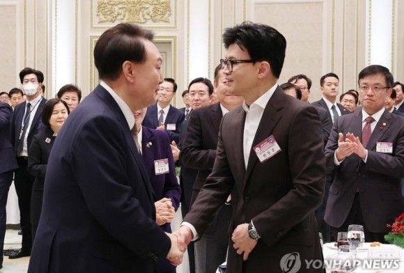 윤 대통령이 <b>한동훈 특검법</b>은 수용한다는 소문을 전한 박은정... 