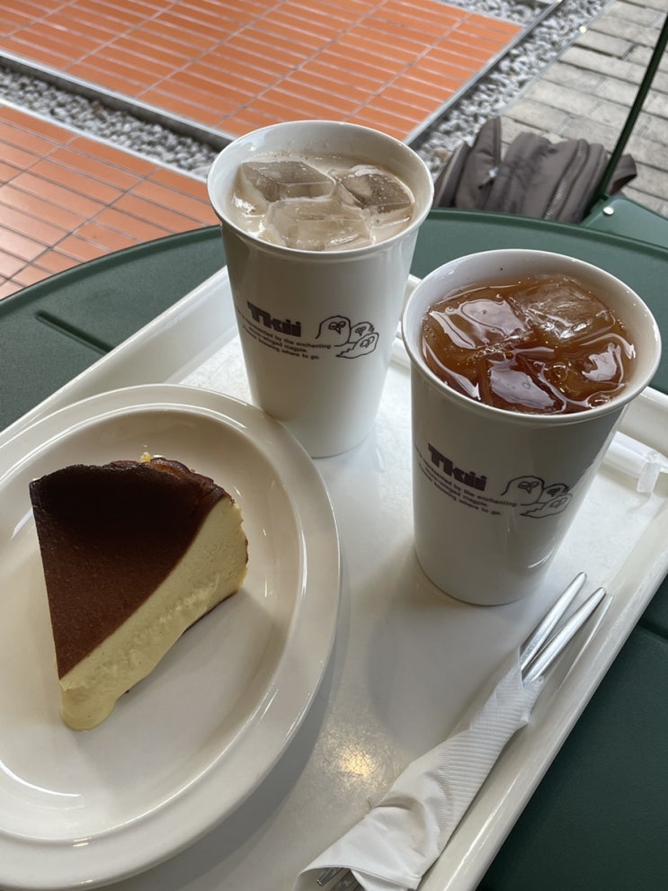  압구정로데오 바스크 치즈케이크 맛집 카페 ‘트키 도산‘