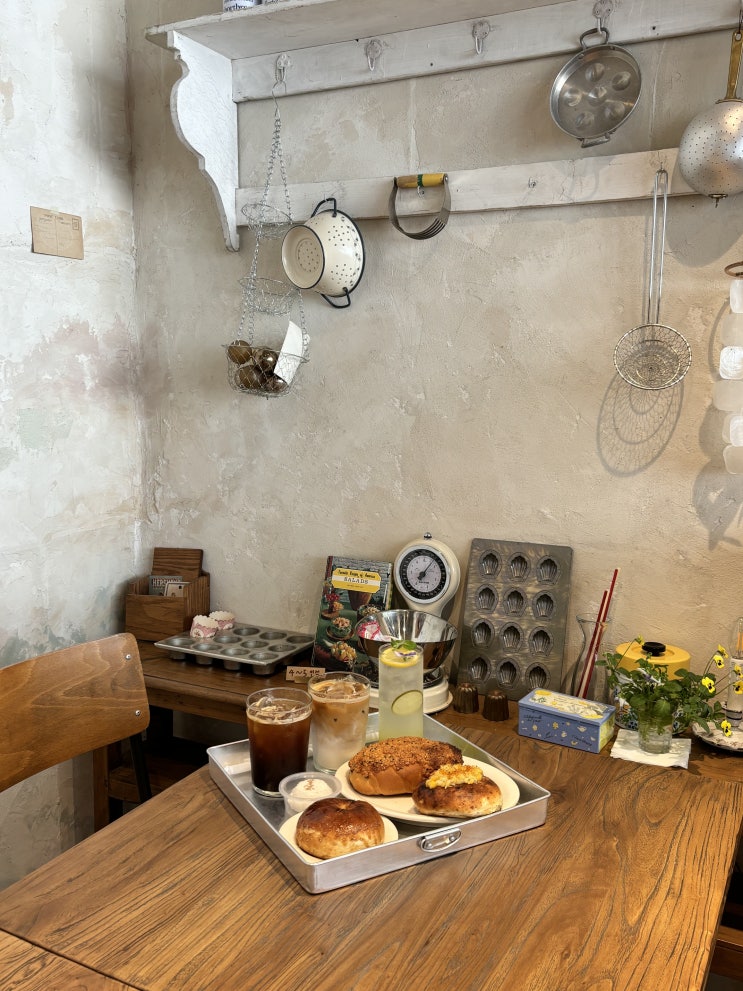  숨겨진 화덕 베이글 카이막 맛집 용인 드라이브 코스 실내 데이트 장소로 좋은 석운동 릴리브라운