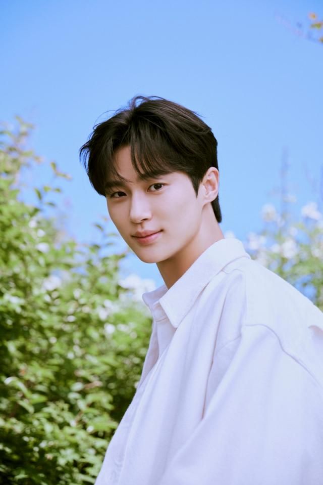  변우석 "이클립스 무대? 준비 시간 부족…현실적으로 어려워"(인터뷰). 숨겨둔 아이 있다던 김성령 "할머니 됐다"…감동 사연 실시간 핫이슈