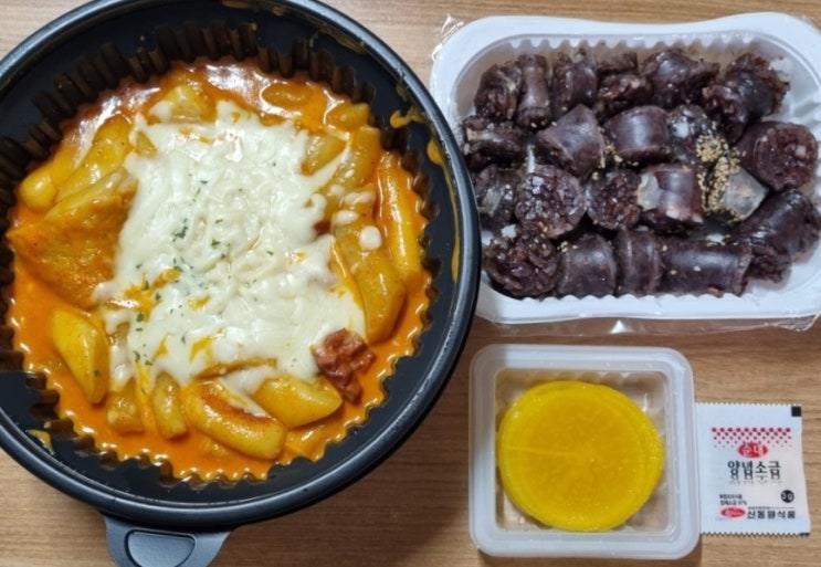  소크라테스 떡볶이 사당데카르트점 로제떡복이 2단계 감성맛 중간맛(치즈떡 추가 순대)