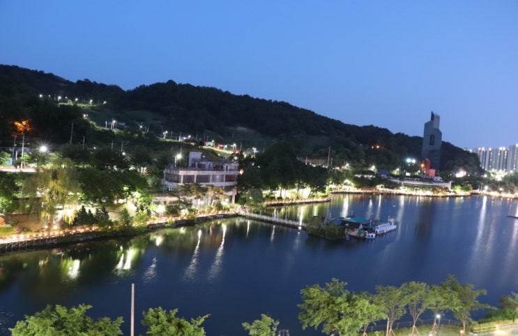 청주시, 명암유원지 수변산책로 야간경관 조성 완료