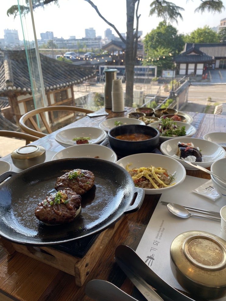 전주 남노송동 기와 한옥마을 전경 보이는 전주 한정식 맛집 2층기와 수제떡갈비 한상 후기