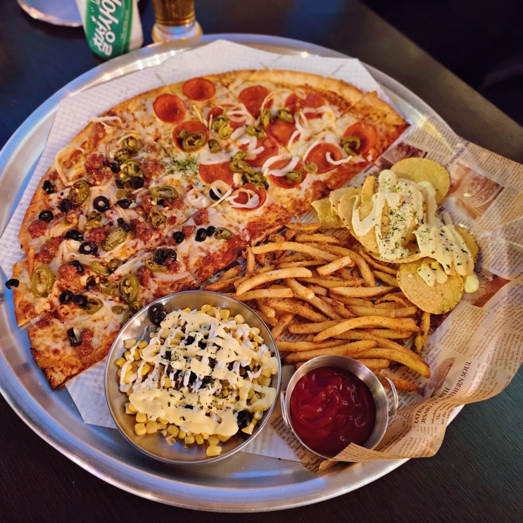  [염창역 맛집] 커다란 쟁반에 피자가 나오는 《레코드피자》 피맥호프집