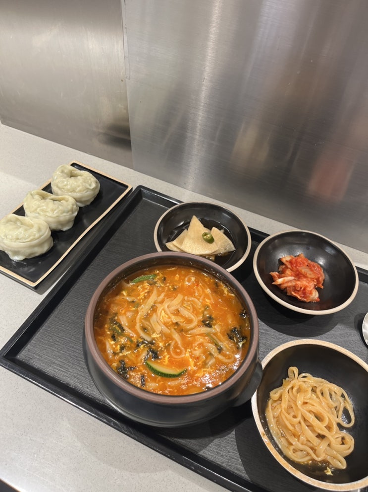 울산 | 얼큰한 김치 칼국수가 있는 항아리수제면가 롯데백화점 울산점