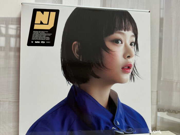 NewJeans 專輯購買：標準版 Hanni 短髮小卡與時尚配置心得 + How Sweet 歌詞部分