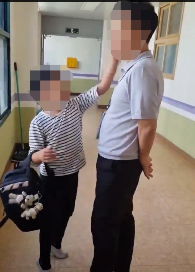 <b>초등생</b>이 <b>무단</b>조퇴 막는 <b>교감</b> 뺨 때리고 욕설·침까지