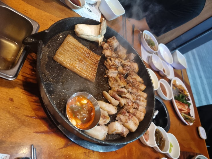  양산 중부동의 숨은 보석, 꽃돼지식당 양산중부점에서의 환상적인 단체회식 후기