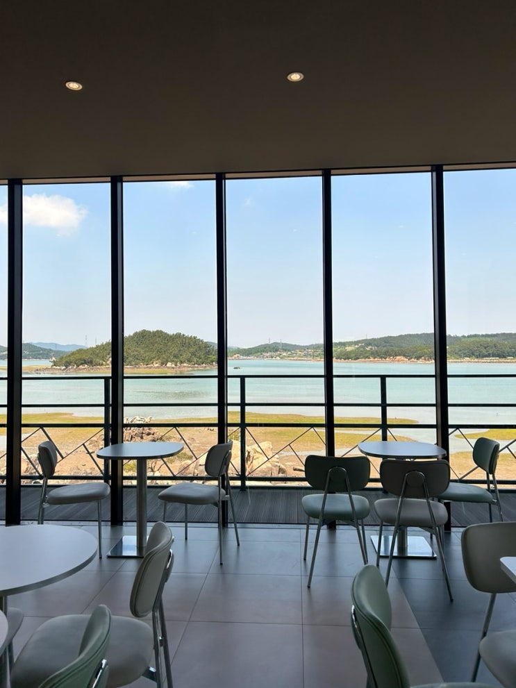  태안 오션뷰 카페 도내뷰/친구들한테 엄청 칭찬받음!/주차 가능
