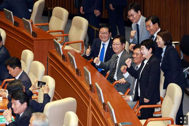22대 <b>국회</b>, 사상 첫 야당... 국민의힘 불참 속 <b>우원식</b> <b>의장</b> 선출.