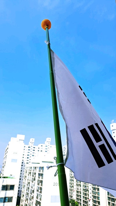 제69회 현충일(顯忠日) 조기게양하고 놀러 가셨나요? 제69회 현충일(顯忠日) 조기게양하고 놀러 가셨나요?
