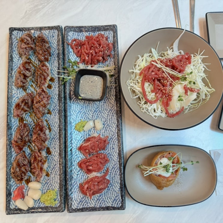  서초역 근처 스테이크 초밥이 맛있는 육회바른연어 서초점