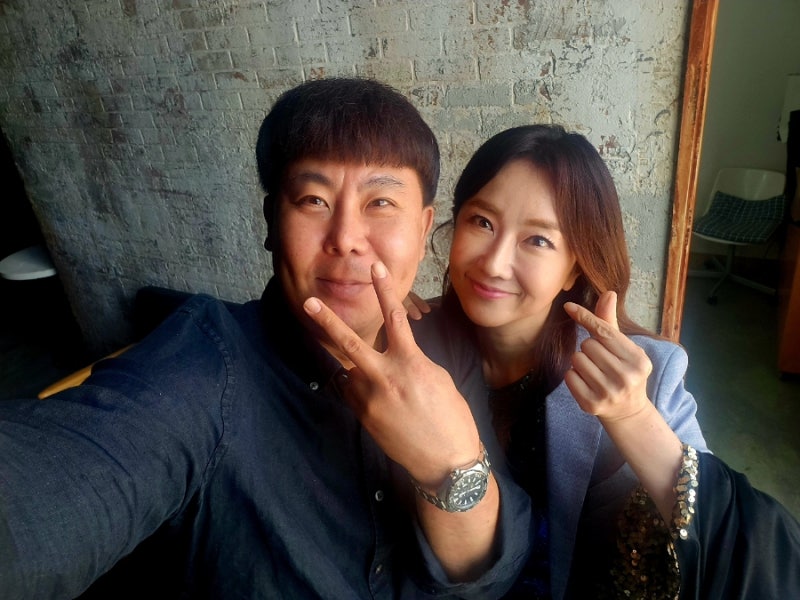 [JTBC 중독자들 어벤져스 스튜디오 녹화날 박혜경 리포터 누나와 대기실 앞에서!]