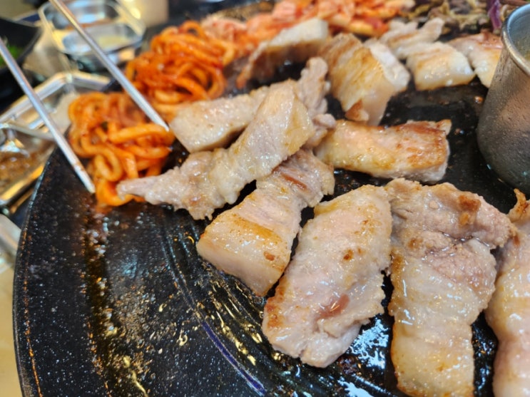  남다른 쫄깃함. 제주 서귀포 숙성흑돼지 오겹살 맛집 [대향 서귀포올레시장점]
