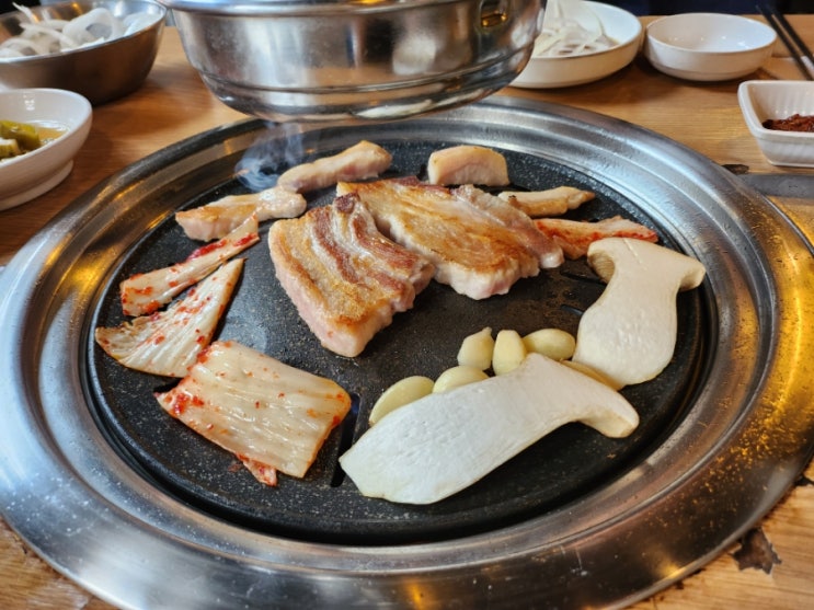  방배동 카페골목 맛집 | 가성비 최고 삼겹살 고깃집 '방배정육식당'