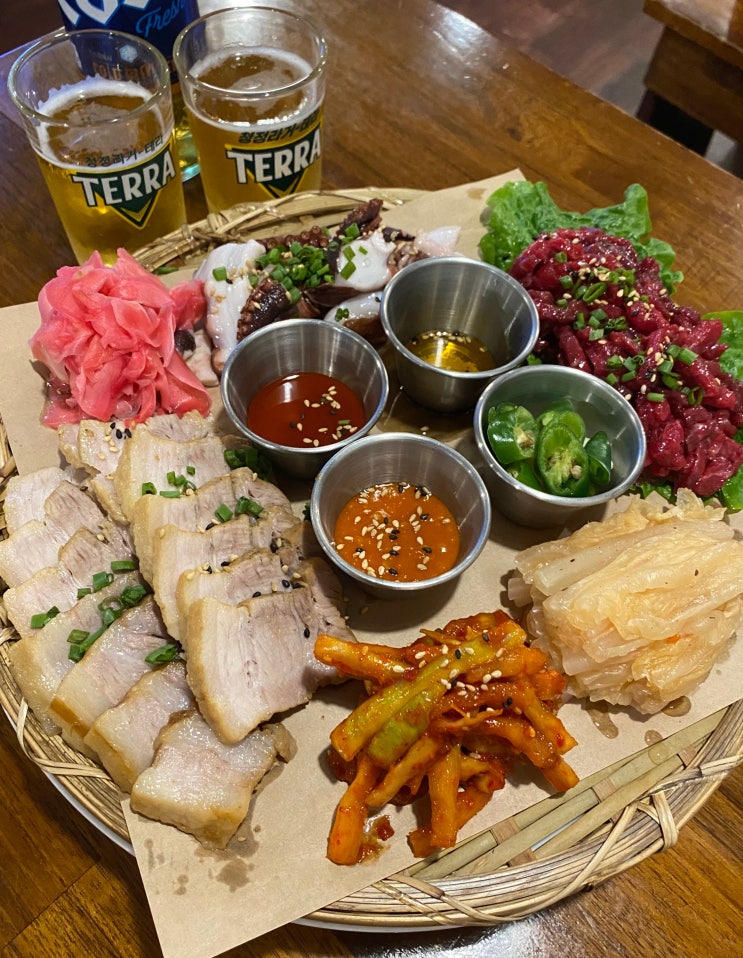  육회 문어 보쌈 육문보 안주 맛집 동대구역 술집 만복국수 신세계점