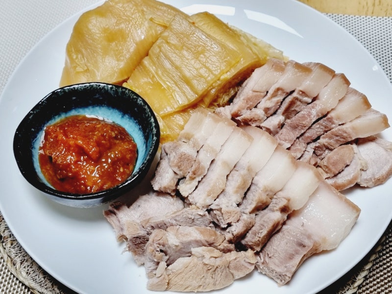 목살 수육 맛있게 삶는법 부드러운 구이용 돼지 수육 레시피