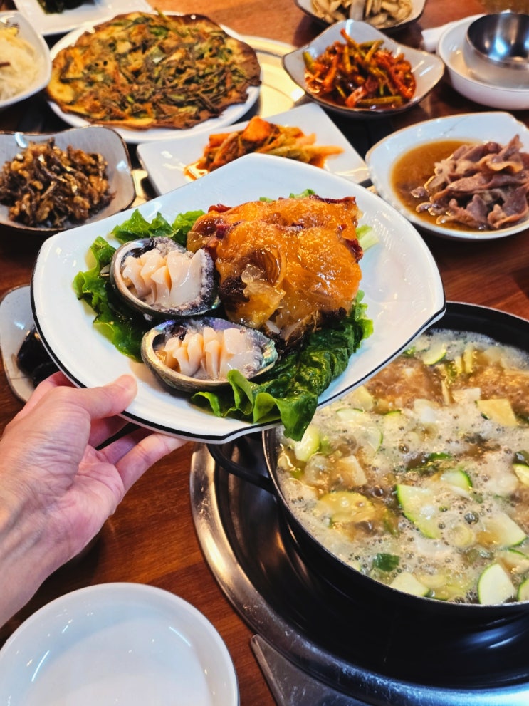  삼천포한식맛집 삼천포수산시장 회 전복 푸짐한 사천 부자밥상