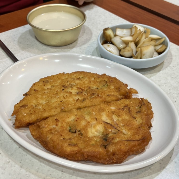  [박가네 빈대떡]광장시장에서 먹는 빈대떡에 막걸리(+육회, 육전, 떡볶이, 마약김밥, 냉면)