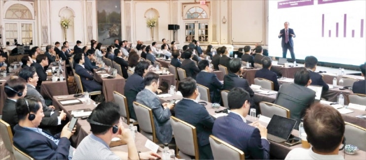  "에너지·보안·헬스케어로 투자 다변화할 때"  메모 경제
