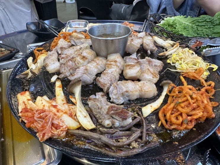  현지인 소개 서귀포 올레시장 고기집 제주 숙성흑돼지 맛집, 진한 육즙이 일품인 “대향 서귀포올레시장점”