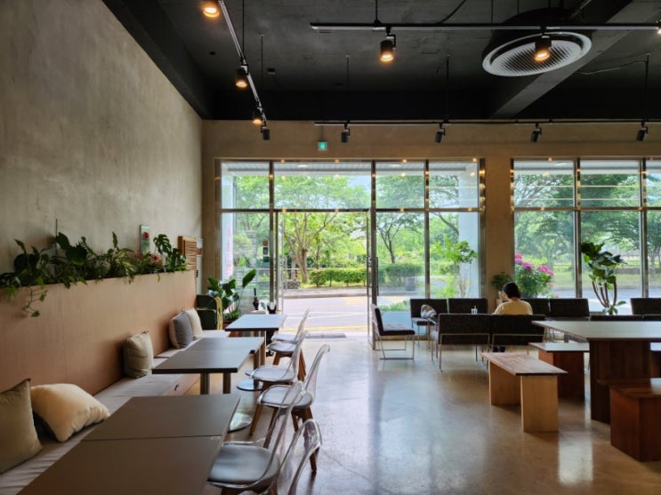 산들바람 불어오는 곳. 제주시 경치좋은 힐링 카페 [콕스, COXS]