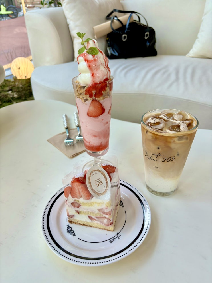  [홍대] 서울 No.1 딸기케이크 맛집 :: 키친205
