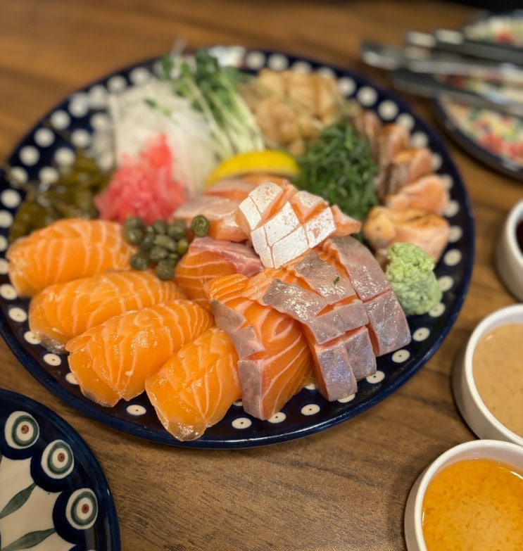  홍대 연남 연어 맛집 정말 맛있는 연어가 먹고 싶은 날 : 홍대 연남 연어롭다