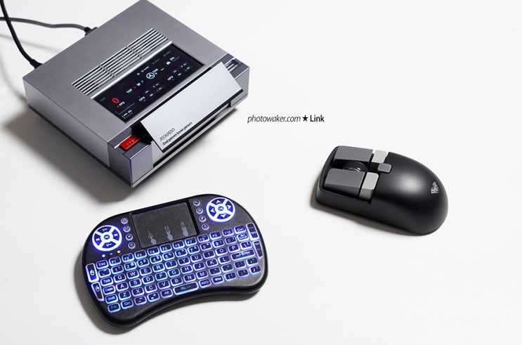  게이밍 미니PC 아야네오 AM02 AMD 7840HS 품은 레트로 디자인 컴퓨터 리뷰