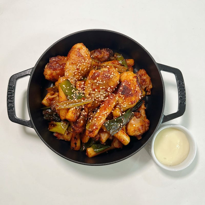 Chicken Tteokbokki Recipe by Ryu Soo-young (Pyeonsto-rang)