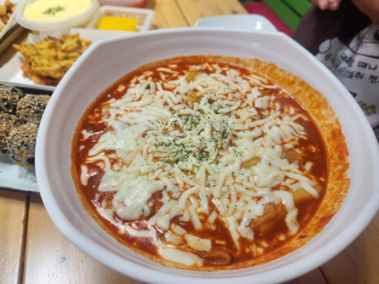  화정 떡볶이 맛집으로 추천받은 불스 떡볶이 (메뉴 / 가격 / 배달 / 매장)