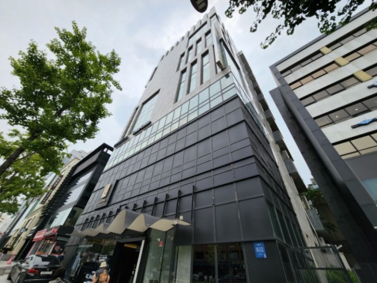  압구정로데오역 초역세권 사무실 상가 임대 소나무빌딩