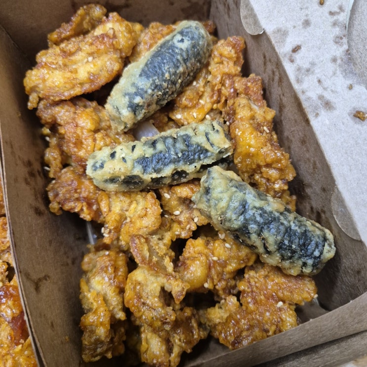  [노랑통닭] 엄청 큰 반반치킨 후라이드 깐풍/맵싸한 디핑소스/눈꽃치즈떡볶이/김말이