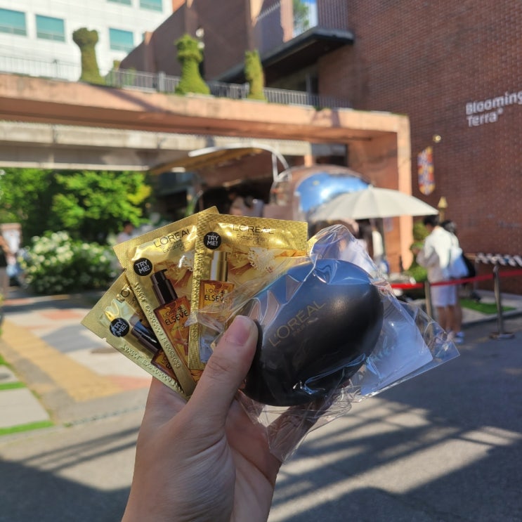  성수팝업:[로레알 무빙]후기/샘플+빗or스크런치 줬어요!